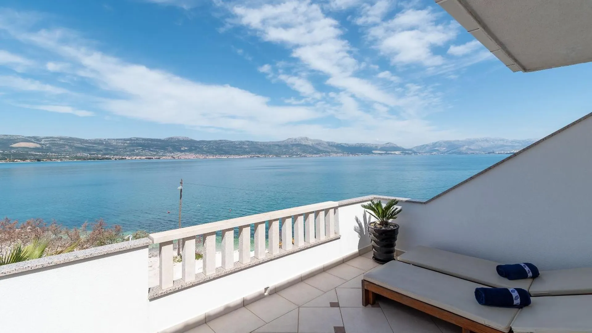 Apartmán Geraeumige Ferienwohnung Mit Meerblick Trogir
